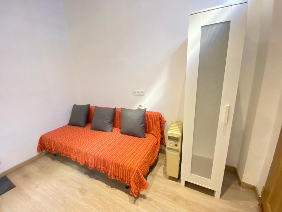 Homestay Herminiopuertas Madrid Exteriör bild